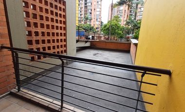 apartamento en arriendo en bosques de zuñiga. Cod A513406