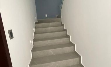 CASA EN RENTA MODERNA  EN LOMAS DE ANGELOPOLIS