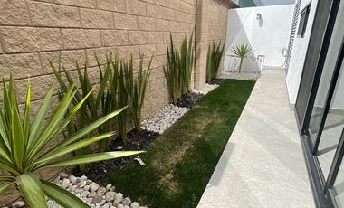 CASA EN RENTA MODERNA  EN LOMAS DE ANGELOPOLIS