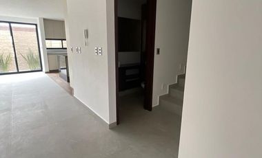 CASA EN RENTA MODERNA  EN LOMAS DE ANGELOPOLIS