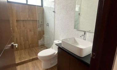 CASA EN RENTA MODERNA  EN LOMAS DE ANGELOPOLIS