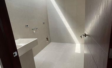 CASA EN RENTA MODERNA  EN LOMAS DE ANGELOPOLIS