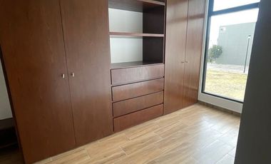 CASA EN RENTA MODERNA  EN LOMAS DE ANGELOPOLIS