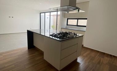 CASA EN RENTA MODERNA  EN LOMAS DE ANGELOPOLIS