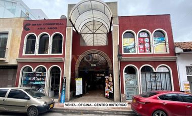 oficina en venta en cc 450 aÑos - centro. Cod V4915