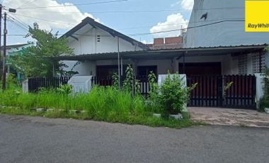 Disewakan Rumah SHM di Wisma Menanggal, Gayungan, Surabaya