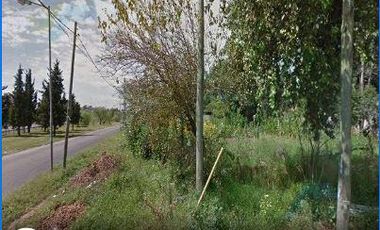 Venta de 2 Terrenos en Esquina -  Zona El triangulo, usos Vivienda y Comercial.-