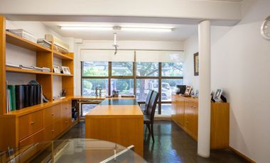 Atención Inversionistas!!Estupendo Local Comercial con renta vigente en el Golf