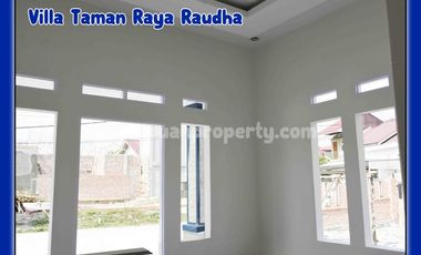 RUMAH MEWAH CLUSTER DI KAWASAN KOMERSIAL