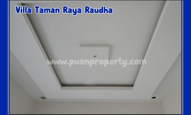 RUMAH MEWAH CLUSTER DI KAWASAN KOMERSIAL