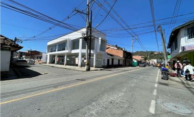 Se vende o alquila local en La Ceja, via principal con alto flujo