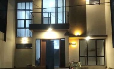 Dijual Rumah Modern 2 Lantai Siap Huni di Villa Melati Mas BSD City