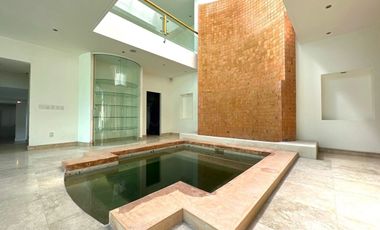 Casa en con Alberca y Cine en Venta Colinas de San Javier, Guadalajara, Jalisco.