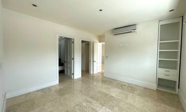 Casa en con Alberca y Cine en Venta Colinas de San Javier, Guadalajara, Jalisco.