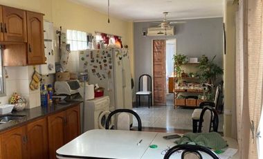 Casa PH en venta en Villa Dominico