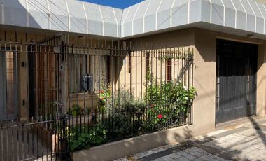 Casa PH en venta en Villa Dominico
