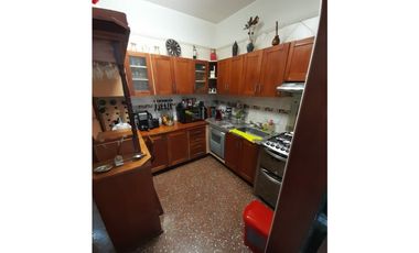 HERMOSA CASA AMERICANA