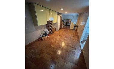 VENTA EXCELENTE CHALET CON PATIO Y PARRILLA EN FLORENCIO SANCHEZ