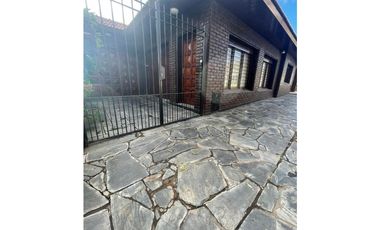 VENTA EXCELENTE CHALET CON PATIO Y PARRILLA EN FLORENCIO SANCHEZ