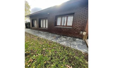 VENTA EXCELENTE CHALET CON PATIO Y PARRILLA EN FLORENCIO SANCHEZ