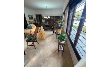 VENTA EXCELENTE CHALET CON PATIO Y PARRILLA EN FLORENCIO SANCHEZ