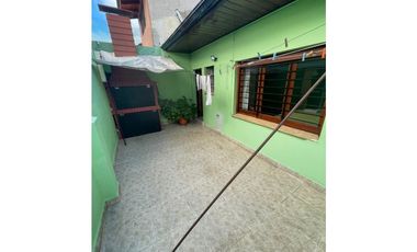VENTA EXCELENTE CHALET CON PATIO Y PARRILLA EN FLORENCIO SANCHEZ