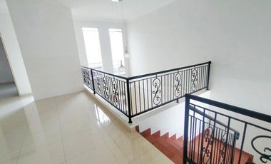 Di Sewakan Rumah Mewah Siap Huni 5 Kamar di Antapani, Bandung
