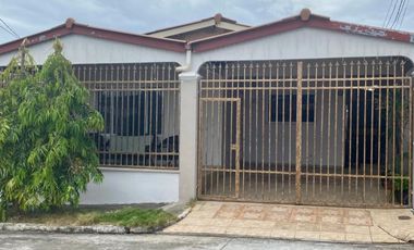 SE VENDE CASA EN CAMINO REAL $160,000 AM