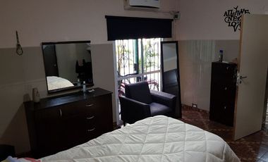 Casa PH en venta en Lanus Oeste