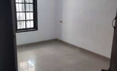 DISEWAKAN !! Rumah Siap Huni Jalan 2 Mobil di Janur Kuning , Bisa Nego