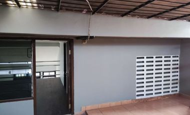 DISEWAKAN !! Rumah Siap Huni Jalan 2 Mobil di Janur Kuning , Bisa Nego