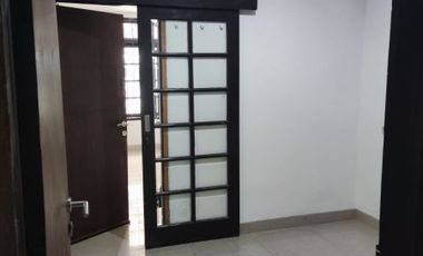 DISEWAKAN !! Rumah Siap Huni Jalan 2 Mobil di Janur Kuning , Bisa Nego