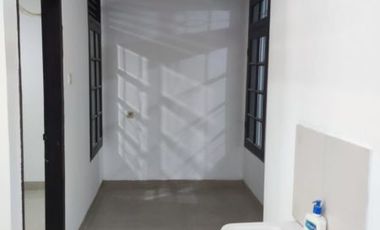 DISEWAKAN !! Rumah Siap Huni Jalan 2 Mobil di Janur Kuning , Bisa Nego