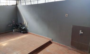 DISEWAKAN !! Rumah Siap Huni Jalan 2 Mobil di Janur Kuning , Bisa Nego