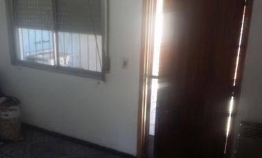 PROPIEDAD PLANTA ALTA DE 3 AMB CON PATIO TERRAZA