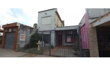 Venta casa con local Barrio Pompeya en Merlo  apta crédito