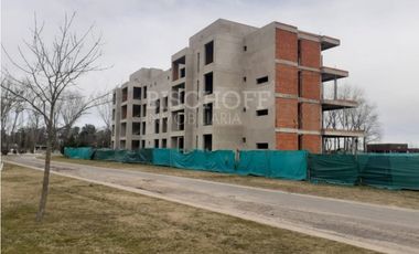 EXCELENTES DEPARTAMENTOS 2 AMBIENTES EN VENTA, BARRIO PRIVADO