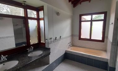 casa en arriendo en trapiches ii. Cod A11058