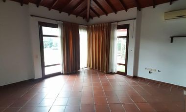 casa en arriendo en trapiches ii. Cod A11058