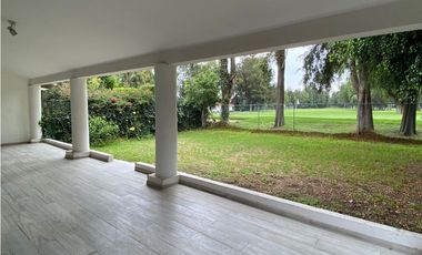 Casa en venta con salida a Campo de Golf las Fuentes, Puebla Ideal para oficinas