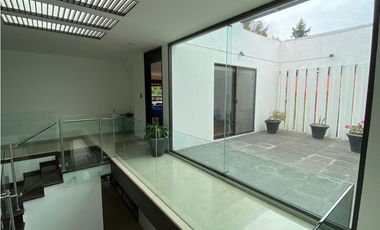 Casa en venta con salida a Campo de Golf las Fuentes, Puebla Ideal para oficinas