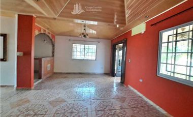 VENDO CASA DE SEGUNDA EN LOS ALGARROBOS