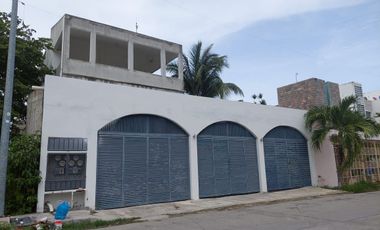 Edificio en venta con 6 departamentos con inquilinos en PLAYA DEL CARMEN