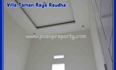 RUMAH MEWAH CLUSTER DI KAWASAN KOMERSIAL