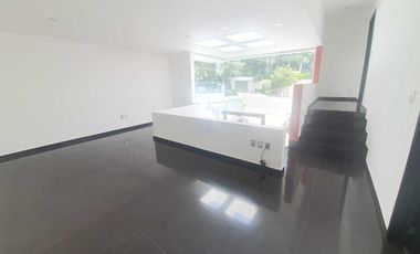 RENTO  CASA MODERNA EN CONDADO DE SAYAVEDRA