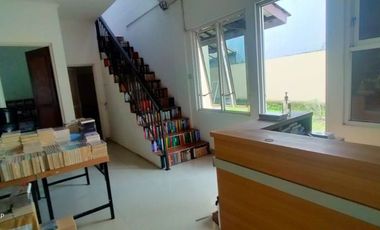 Rumah di Nologaten, Mangku Jalan Aspal y