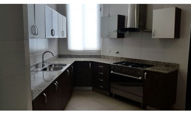 Alquilo Elegante apartamento en Costa del Este