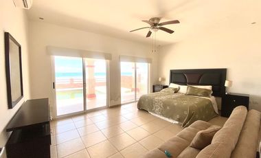 CASA EN VENTA EN SAN CARLOS, SONORA. De una planta frente al mar