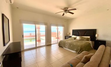 CASA EN VENTA EN SAN CARLOS, SONORA. De una planta frente al mar
