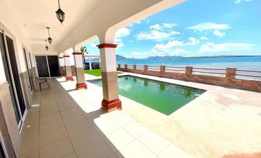 CASA EN VENTA EN SAN CARLOS, SONORA. De una planta frente al mar
